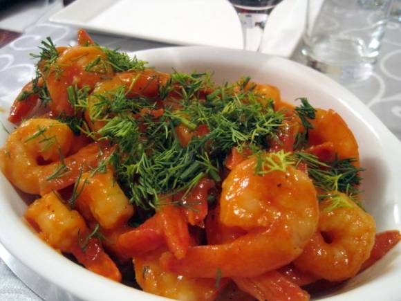 Креветки с овощами и томатным соусом