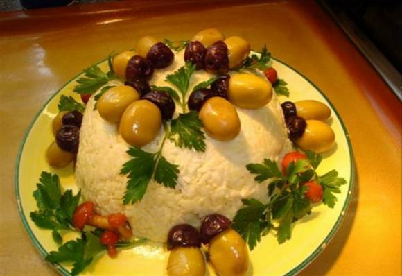 Новогодний салат с сардинами «Желудь»