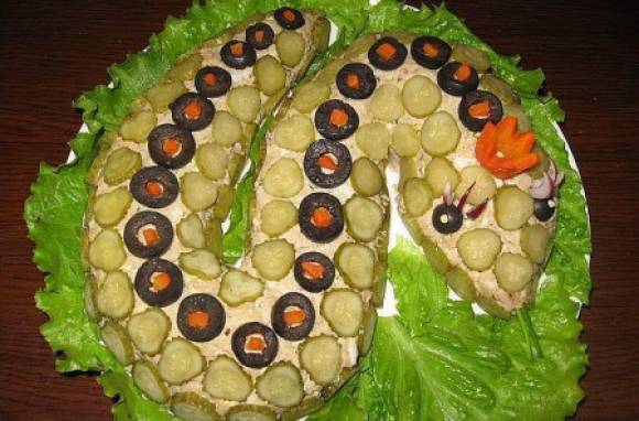 Новогодний салат Змейка