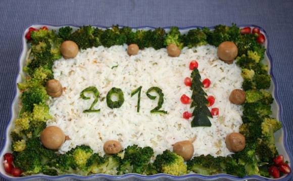 Овощной новогодний салат легкий «2013»
