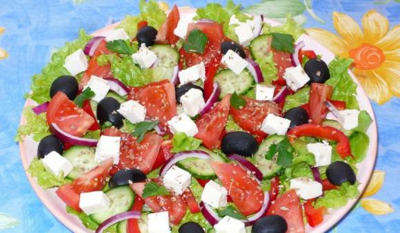 Пасхальный греческий салат