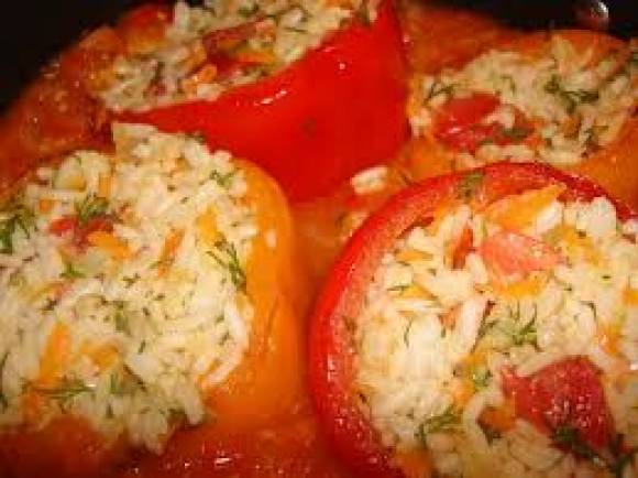 Перец фаршированный рисом и овощами