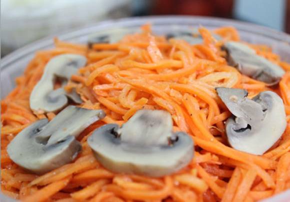 Постная морковь по-корейски с грибами