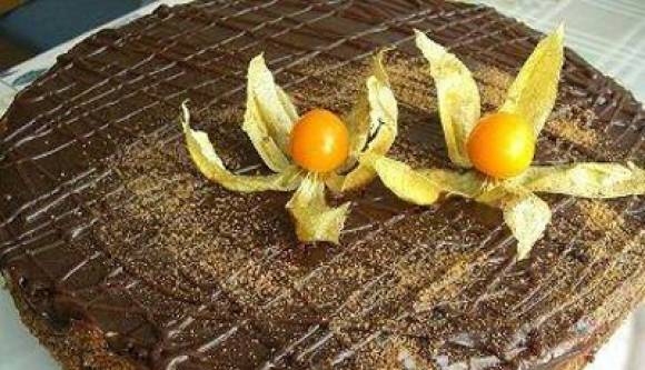 Рождественский торт «Трюфель с бананом и вишней»