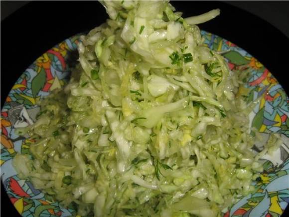 Салат из капусты на зиму с лучком и зеленью