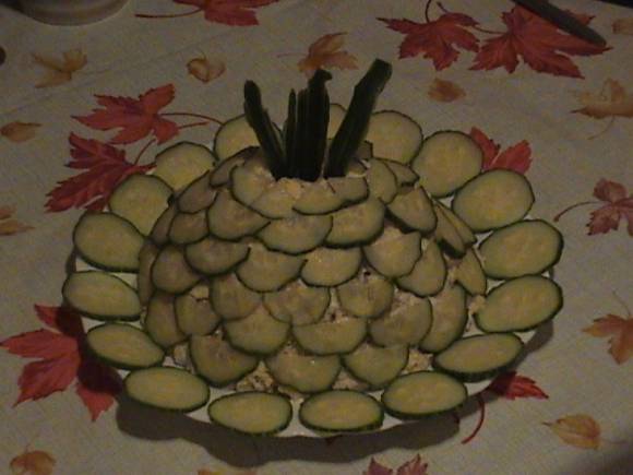 Салат новогодний под огуречной шубкой с курицей и ананасом