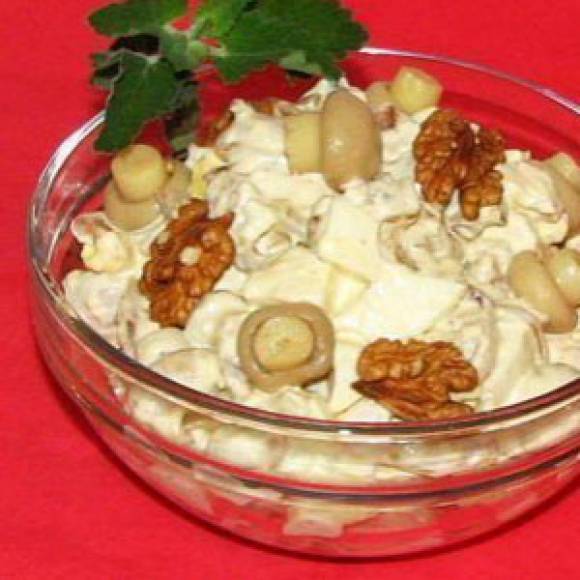 Салат с грецкими орехами и грибами