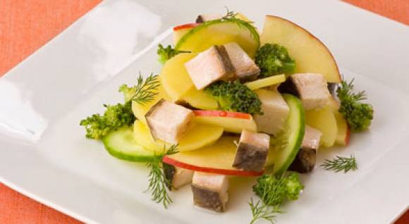 Салат с осетром и овощами