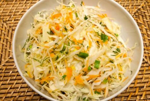 Салат-заготовка с капустой, редькой, морковью и луком