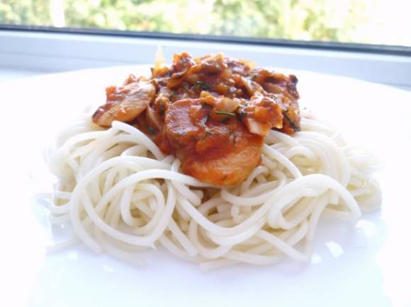 Спагетти с томатным соусом и шампиньонами к посту