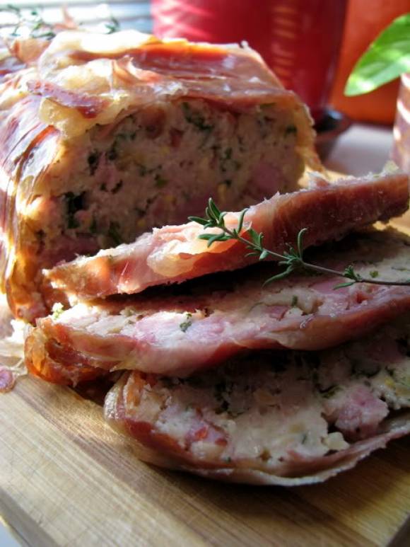 Свино-печеночный террин с сухофруктами