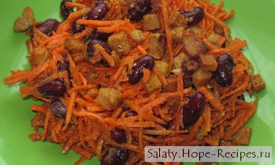  салат с корейской морковкой и сухариками