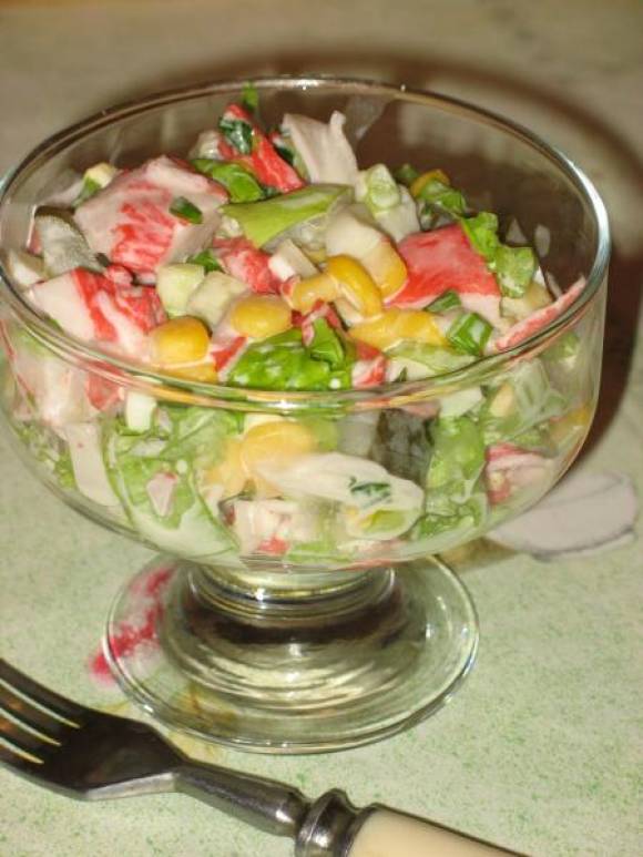 Крабовый салат (рецепт с ветчиной и грибочками)