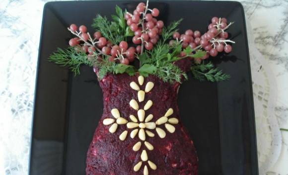 Салат новогодний с ветчиной «Ветка барбариса»