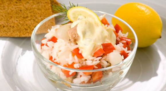 Салат с рисом и тунцом