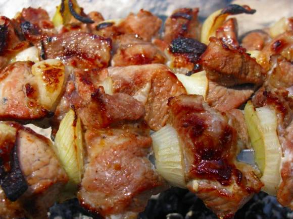 Как приготовить вкусный шашлык из свинины в домашних условиях на мангале рецепт с фото пошаговый