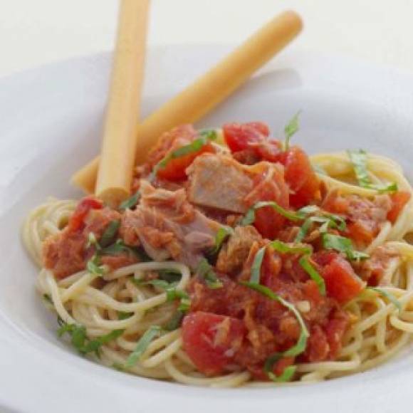 Спагетти с соусом из кальмаров