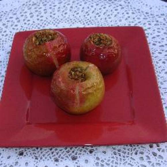 Яблоки,запеченные с вишневым джемом